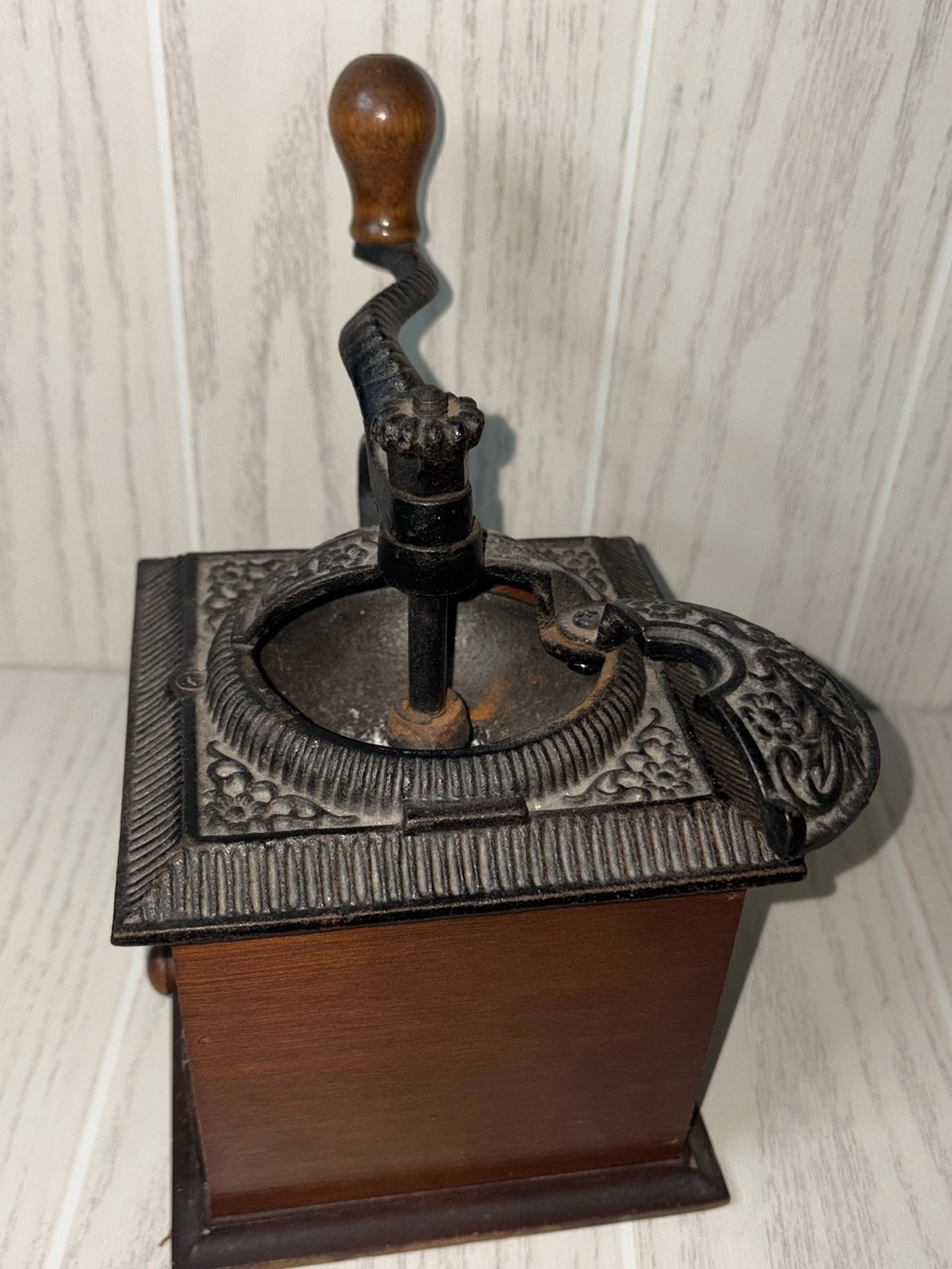 Vintage Manual Coffee Grinder Wood Cast Iron Crank Mill Farmhouse Rustic - Picture 7 of 13